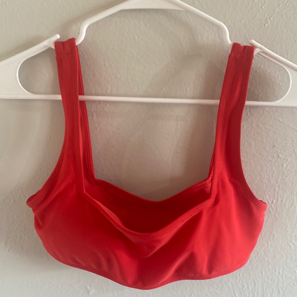 Top bathing Sui Color Red Size Mediam.